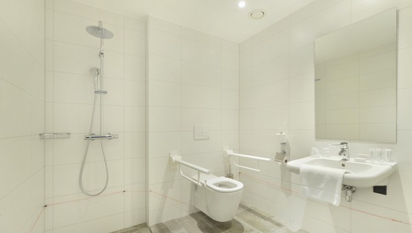 Comfort mindervalidekamer (30 m2) | Van der Valk Hotel Nijmegen - Lent Comfort mindervalidekamer (30 m2) | Van der Valk Hotel Nijmegen - Lent